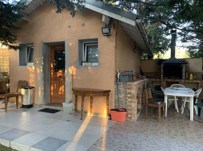 Location de vacances pour 2 personnes, avec terrasse et piscine dans Rhône - 2