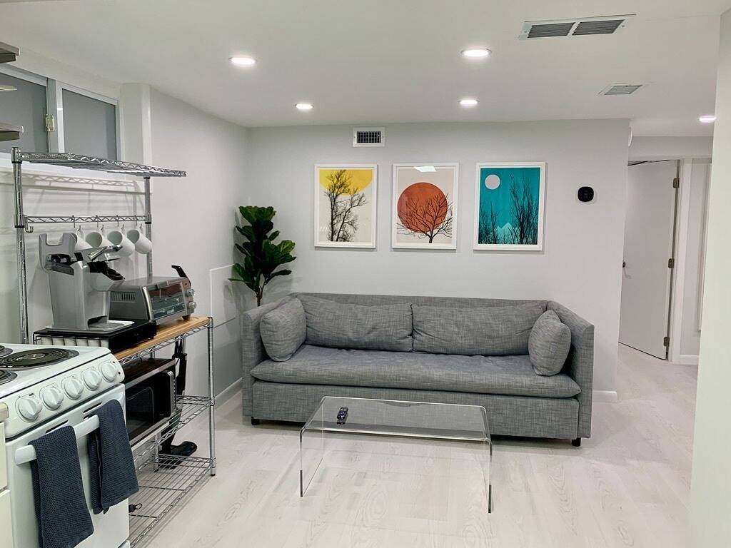 Ganze Wohnung, Modern Basement Suite w/ Private Entrance in Quiet Tree-Filled Neighborhood in Arlington (VA), Arlington County