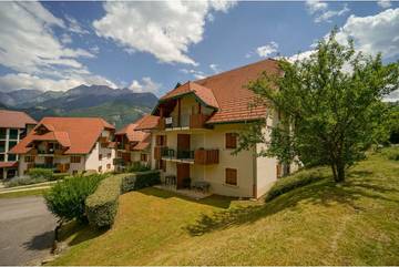 Gîte pour 5 personnes, avec terrasse ainsi que piscine et sauna, animaux acceptés à Giez