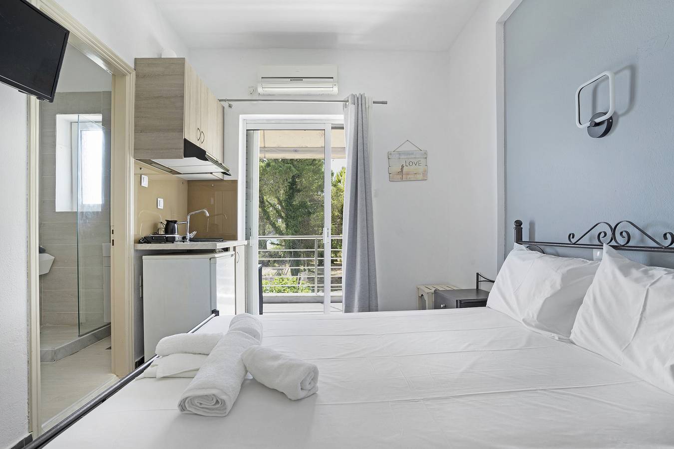 Ganzes Studio, Studio-Apartment 'Iguana 7' mit Gemeinschaftspool, Wlan und Klimaanlage in Preveza Regionalbezirk