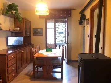 Gîte pour 4 personnes, avec terrasse dans Brusson