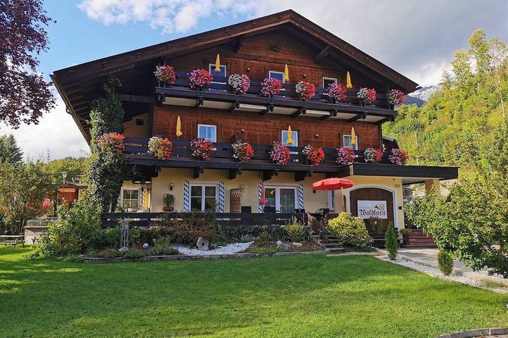 Ferienwohnung für 4 Personen, mit Garten und Pool sowie Whirlpool in Sankt Wolfgang im Salzkammergut