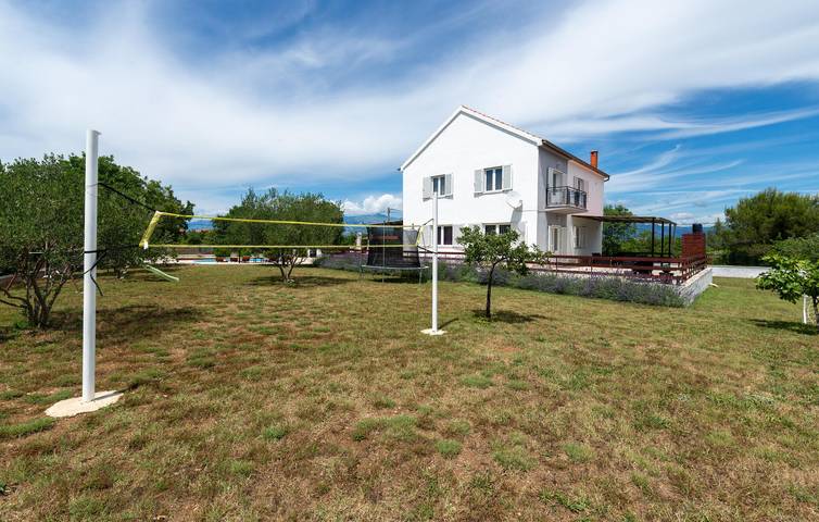Charmante 171 m² große Wohnung mit Pool, Terrasse und WLAN in Pridraga, Zadar