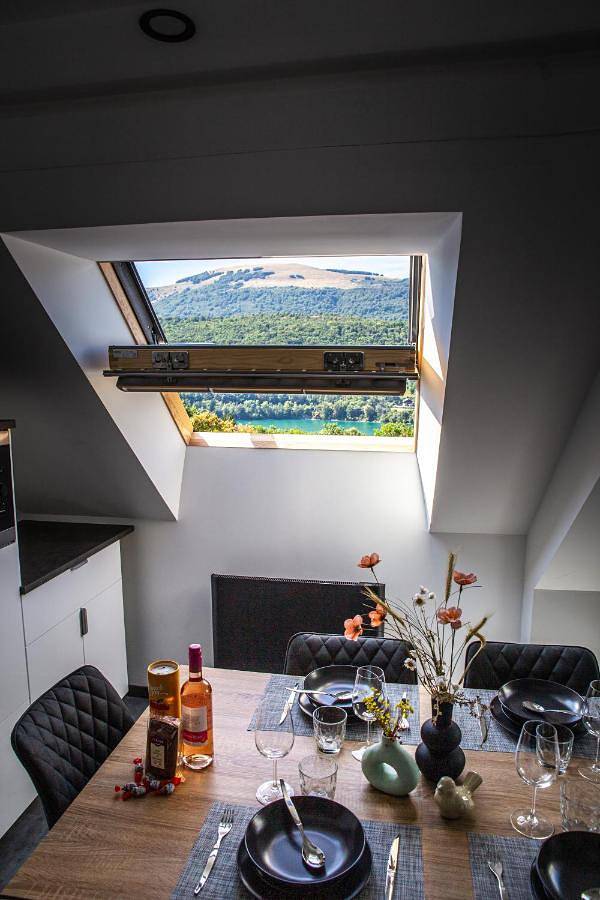 Gîte pour 6 personnes, avec vue ainsi que jardin et vue sur le lac, animaux acceptés dans Grand lac de Laffrey - 3