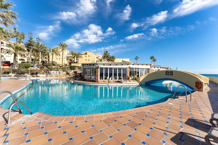 Entire apartment, Beach Front house - Full Sea view - Dona Lola Beach Resort - Marbella - Mijas in Sitio de Calahonda, Mijas