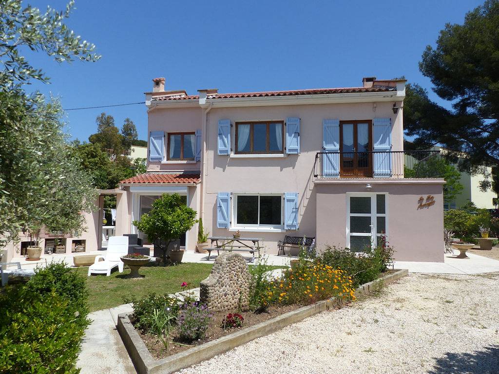 Grand appartement, haut de villa, près des plages et pinède in Saint-Mandrier-sur-Mer, Région de Toulon