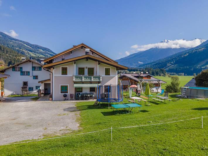 Casa de férias para 18 pessoas, com piscina e terraço e ainda jardim, com animais de estimação na Áustria