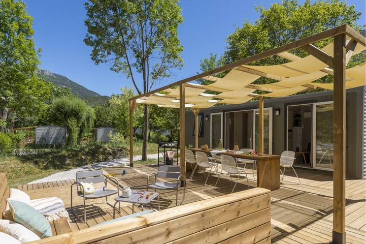 Mobil home pour 10 personnes, avec terrasse ainsi que jardin et piscine, animaux acceptés à Castellane - 3