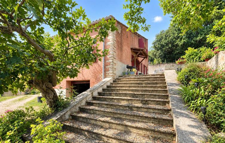 Precioso apartamento de 1 dormitorio con wifi y aparcamiento, a 800 m de un restaurante in Bédoin, Parque natural regional del Mont Ventoux