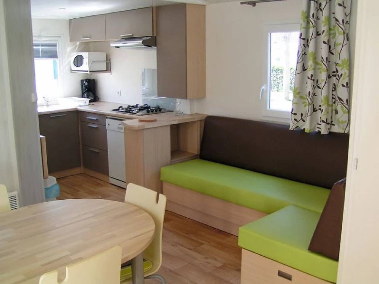 Zecamping 3 étoiles animé piscine chauffée mobil-home Tv Bbq 31m2 in Argentonnay, Deux-Sèvres
