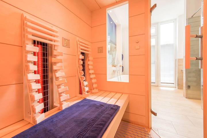 Luxus-Ferienhaus mit Whirlpool, Sauna & Terrasse in Karlshagen in Karlshagen, Usedomer Norden
