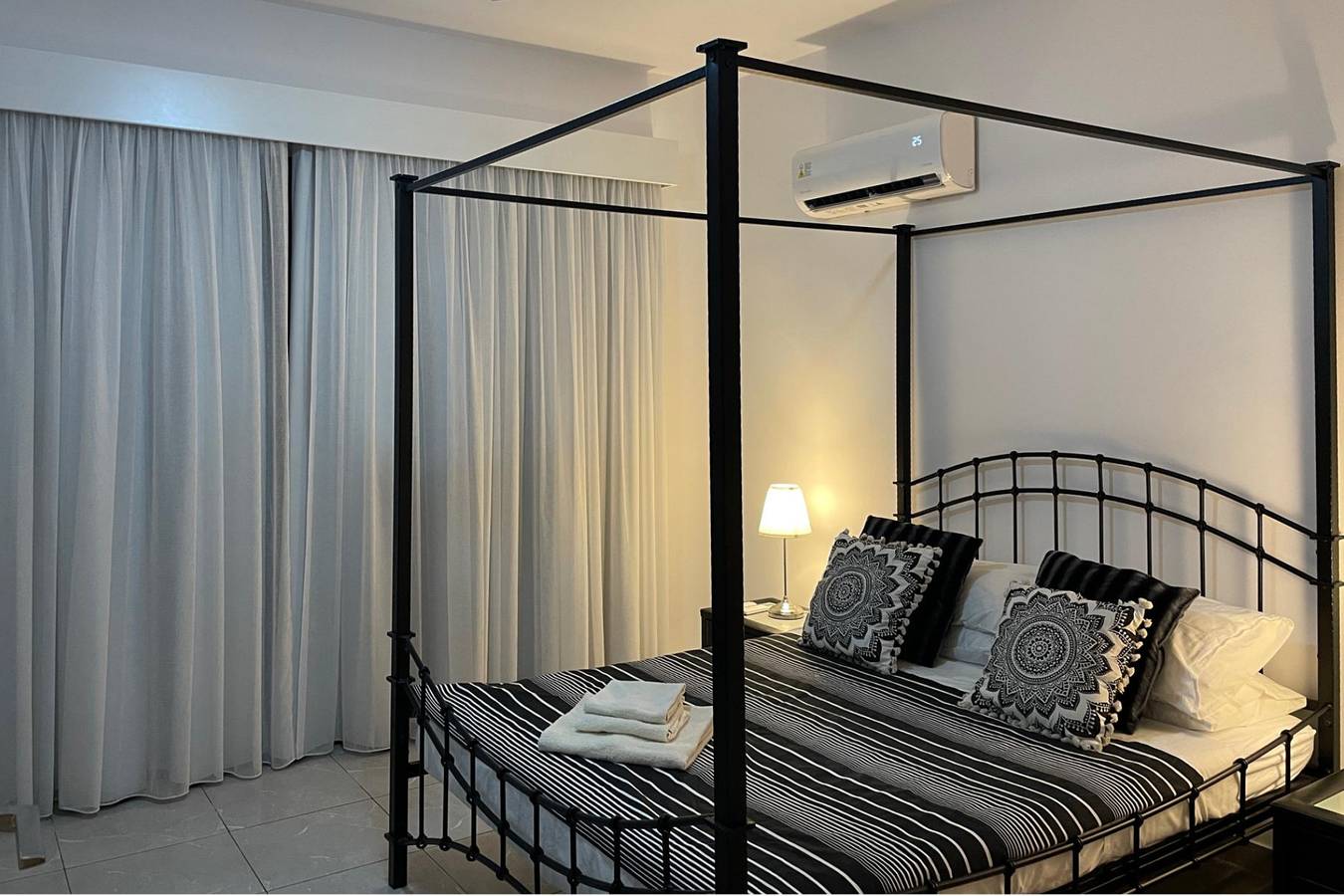 Ganze Ferienwohnung, 2 Bed Townhouse Sleeps 4 - Pool - Patio & Balcony in Paphos, Südzypern