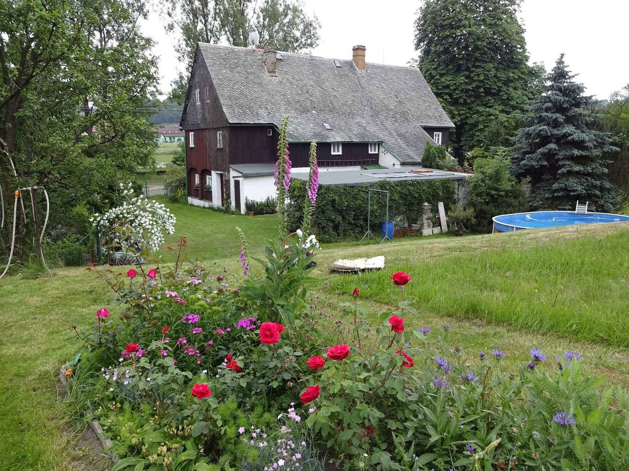 Ferienhaus mit großem Garten, und Außenpool  in Frýdlant, Region Liberec