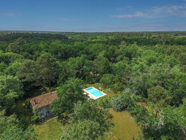 Gîte pour 14 personnes, avec piscine, adapté aux familles