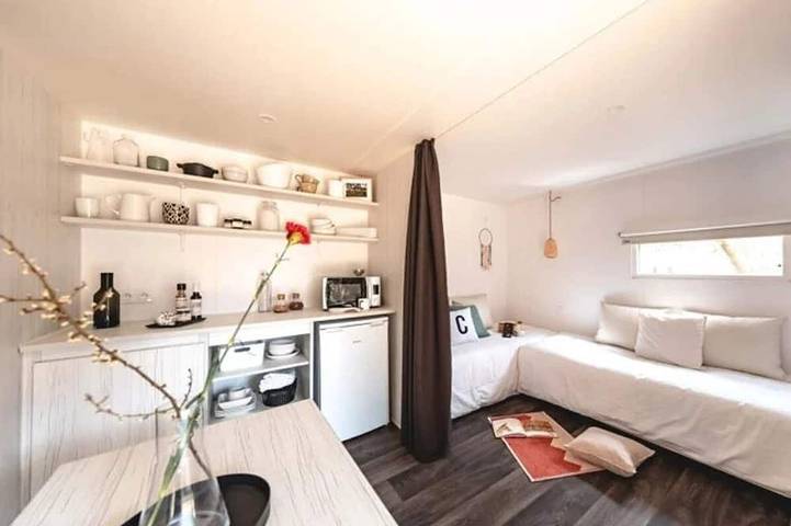 Zecamping 4* piscine club enfant  locatif 16m2 4 pers in Lons-le-Saunier, Jura