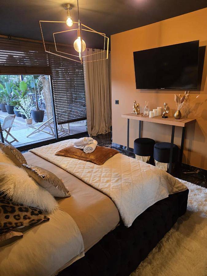 Chambre d’hôte pour 2 personnes, avec jacuzzi et terrasse ainsi que piscine et jardin à Puget-sur-Argens - 4