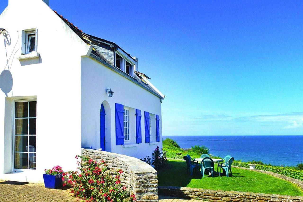 Three-Bedroom Holiday Home in Locquirec, Ceinture Dorée