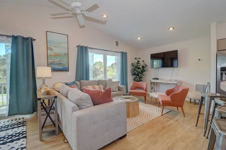 Vacation house for 8 people, with balcony, with pets in Folly Beach