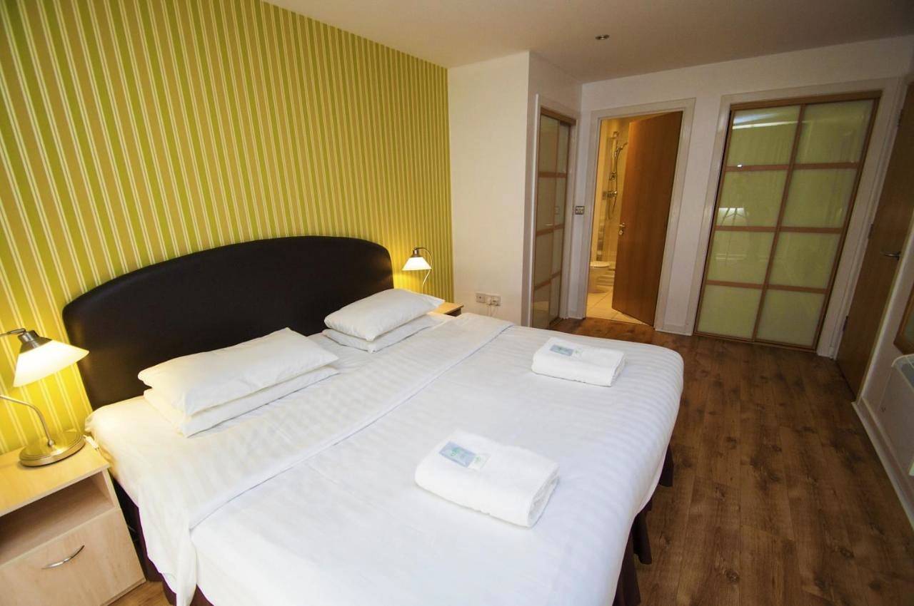 Apartmenthotel for 10 people with garden in Leith, Edinburgh