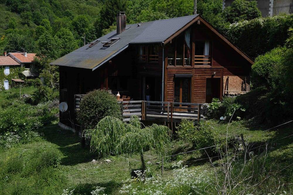 Ferme pour 12 Personnes dans Cazenave-Serres-et-Allens, Ariège