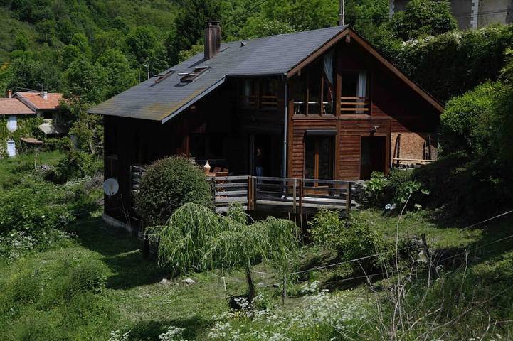 Location de vacances pour 12 personnes, avec Terrasse et Jardin à Cazenave-Serres-et-Allens