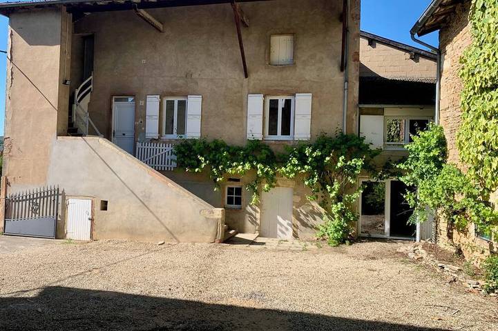 Location de vacances pour 8 personnes, avec jacuzzi, animaux acceptés à La Roche-Vineuse