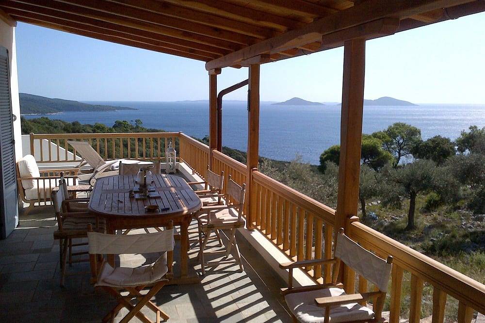 Villa Fondana:  no neighbours; private access to sea;  180 degree views in Alonissos