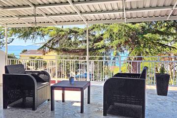 Ferienwohnung für 5 Personen, mit Meerblick und Terrasse in Selce