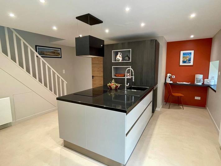 Gîte pour 7 personnes, avec jardin à Montfarville