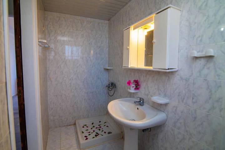 Ferienwohnung für 2 Personen, mit Balkon und Terrasse sowie Garten und Ausblick in Kalamaki - 2