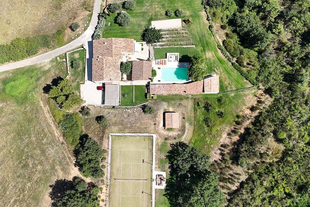 Exclusive 16 beds property, 7 Ac rooms, tennis, heated pool, top view... & Chef! in Viens, Regionaler Naturpark Luberon