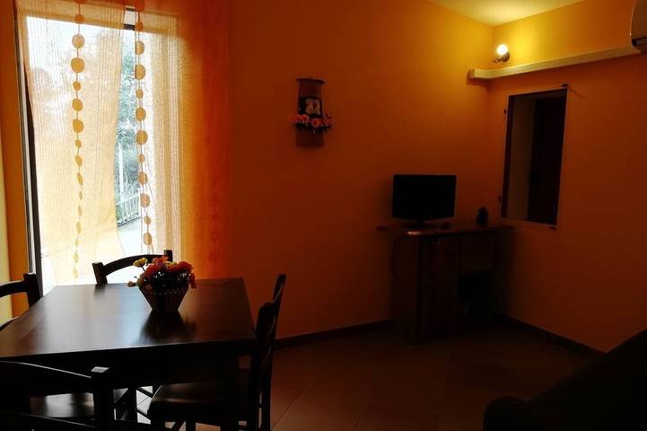 Cottage for 4 people, with balcony and garden in Sicily