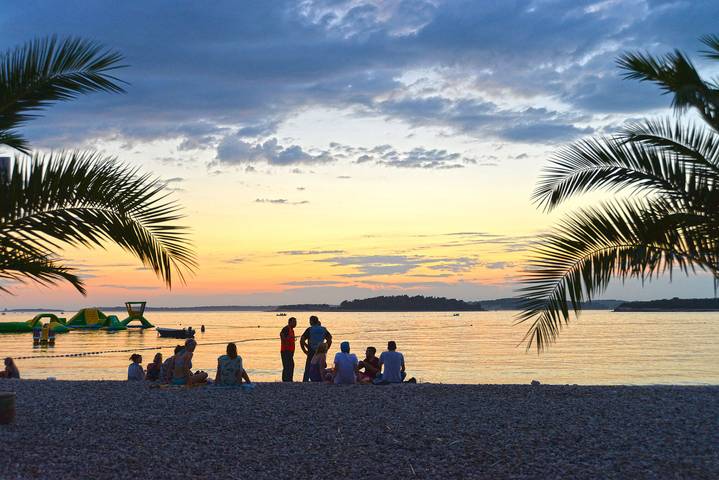 Apartamento entero, Apartamento de vacaciones para 2 personas con terraza in Pjescana Uvala, Costa sur de Istria
