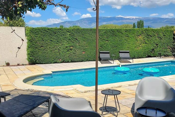 Ferienhaus für 14 Personen, mit Terrasse und Garten in Mormoiron