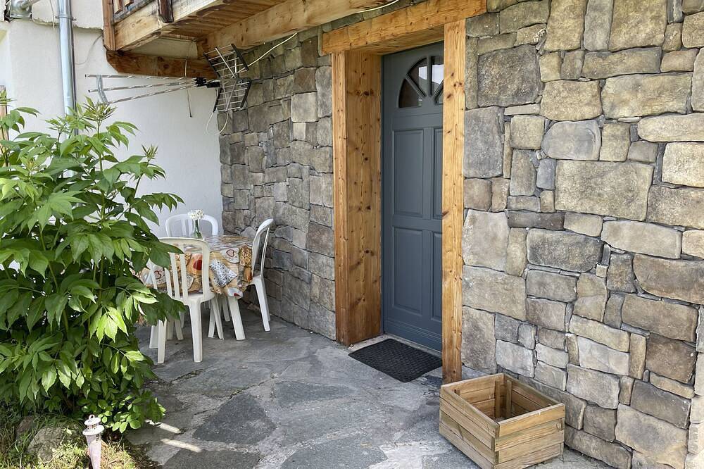 Chalet Familial 13pers -not overlooked, breathtaking view of the lake-Les Orres in Les Orres, Écrins National Park