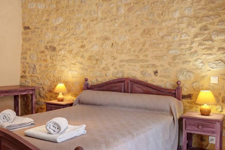 Bed and breakfast for 2 personer, med hage og barnebasseng, barnevennlig i Dordogne