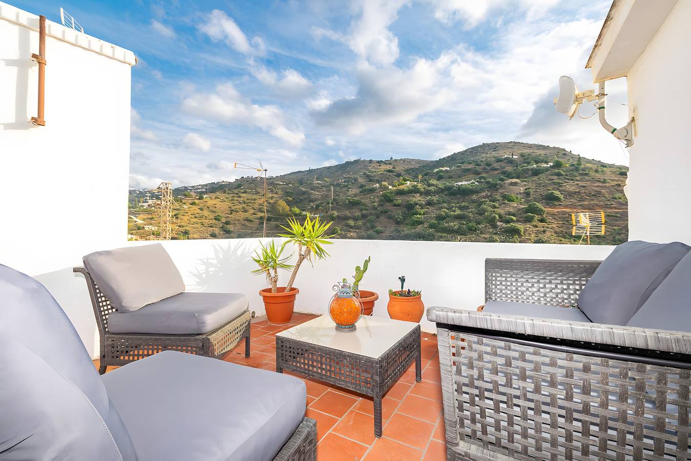 Casa de vacaciones 'Blue Note' con vistas a la montaña, terraza privada y Wi-Fi in Torrox Pueblo, Torrox