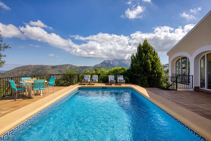 Chalet para 6 personas, con piscina además de jardín y vistas al mar, Familias con niños en La Sella