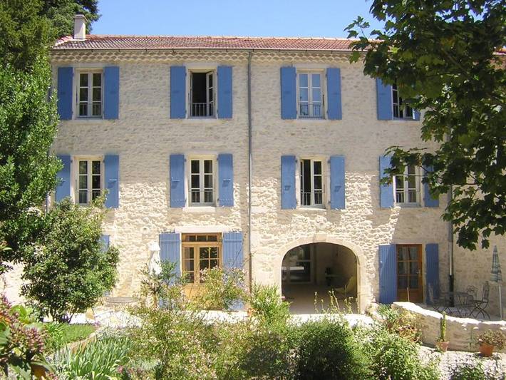 Location de vacances pour 4 personnes, avec Terrasse ainsi que Jardin et Vue à Taulignan