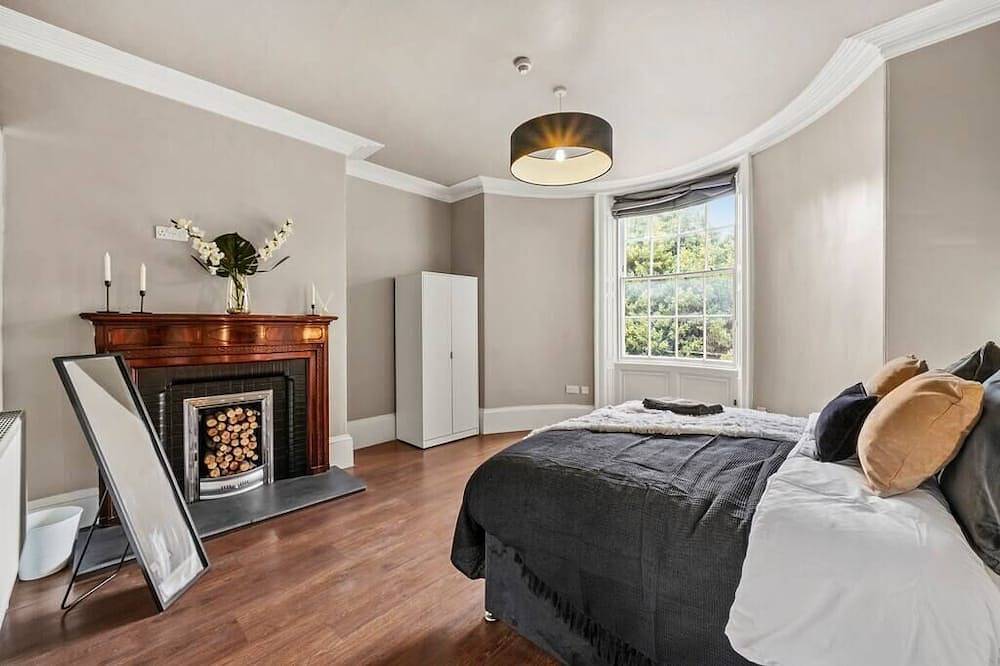 Entire apartment, Luxury Yorkshire Apartment 3 - Parking in Wakefield, West Yorkshire