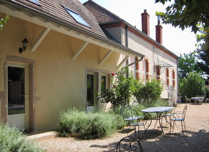 Location de vacances pour 6 personnes, avec jardin ainsi que vue et piscine à Cuisery - 2