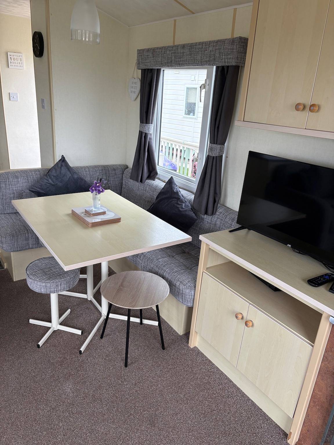 Cabin Sleeps 8 with Indoor Pool in Chapel St. Leonards, Lincolnshire