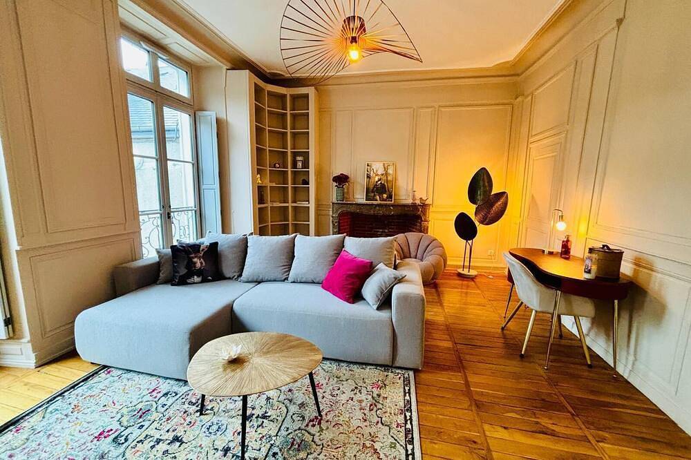 Appartement entier, Le Bovary - Studio de charme côté château in Vendôme, Vallée de la Loire