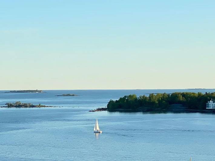 Apartamento para 4 personas, con vistas además de balcón y sauna en Helsinki