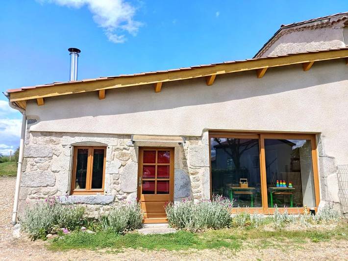 Location de vacances pour 5 personnes, avec vue et jardin dans Trézioux - 3