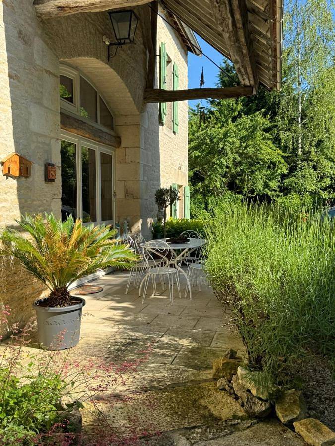 Chambre d’hôte pour 2 personnes, avec jardin ainsi que piscine et terrasse dans Yonne - 3