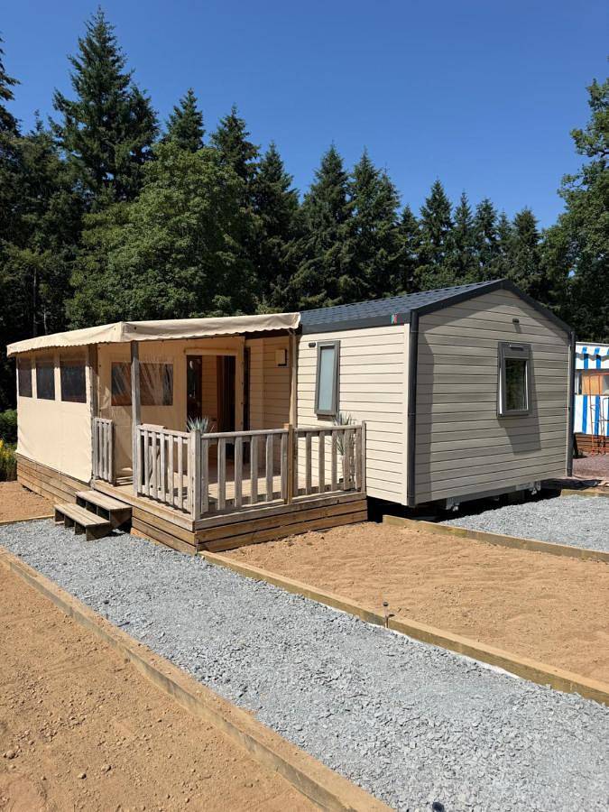 Camping pour 4 personnes, avec Terrasse ainsi que Jardin et Piscine