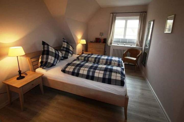 Ganze Wohnung, Bredland 11 - Whg. 4 - Ferienwohnung am Meer in Nieblum: Terrasse, Garten & 200 in Greveling, Nieblum