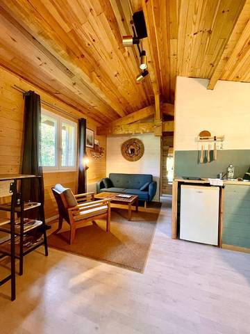 Gîte pour 2 personnes, avec jardin et vue à Labouheyre