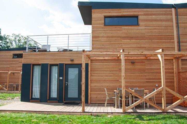 Ferienhaus für 4 Personen, mit Balkon und Terrasse sowie Sauna und Seeblick